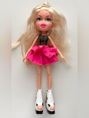 Bratz Cloe Doll with Black top, Hot Pink Ruffled Skirt & White Platform Boots